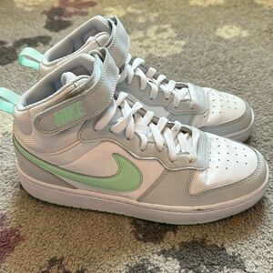 Nike high tops like new!